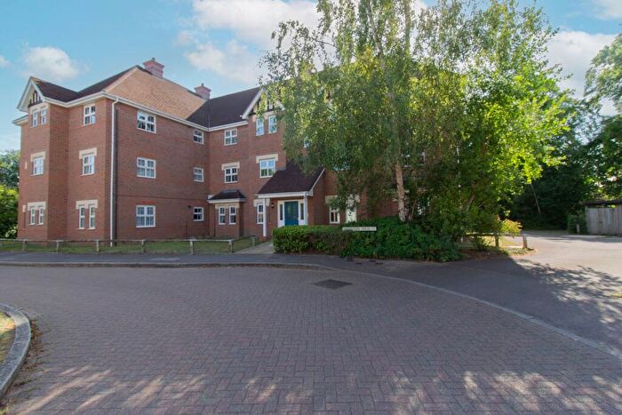 2 Bedroom Flat To Rent In Kingsley Square, Elvetham Heath, Fleet, GU51