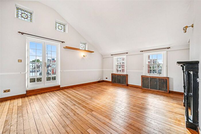 2 Bedroom Flat To Rent In Kensington Church Street, London, W8