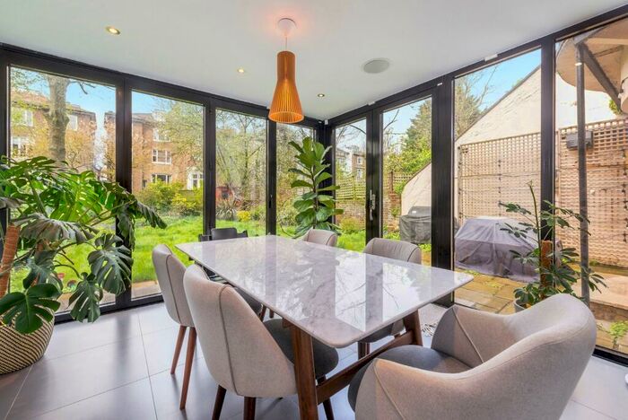 3 Bedroom Apartment To Rent In Belsize Park Gardens, London, NW3