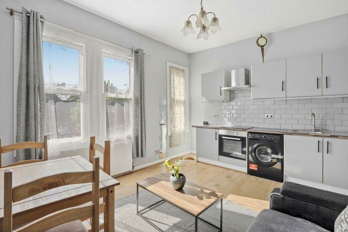 2 Bedroom Flat To Rent In Westerfield Road, London, N15