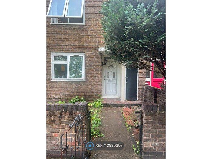 3 Bedroom Maisonette To Rent In Campbell Road, London, E3