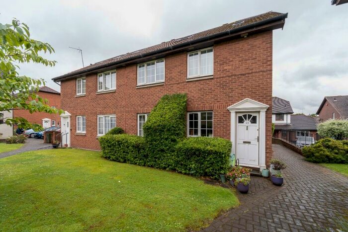 2 Bedroom Flat To Rent In Connaught Place, Trinity, Edinburgh, EH6