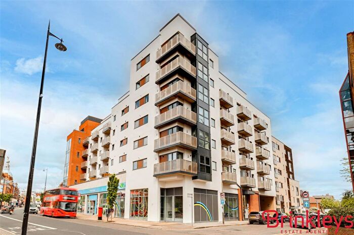 2 Bedroom Flat To Rent In Stanley Road, London, SW19