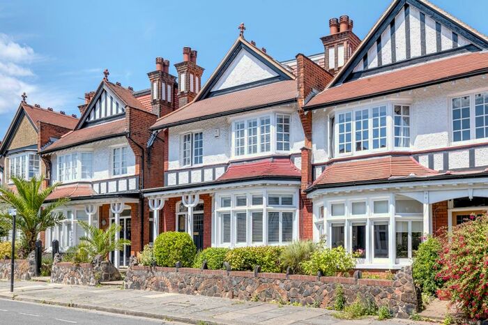 5 Bedroom Semi-Detached House To Rent In Woodberry Crescent, London, N10