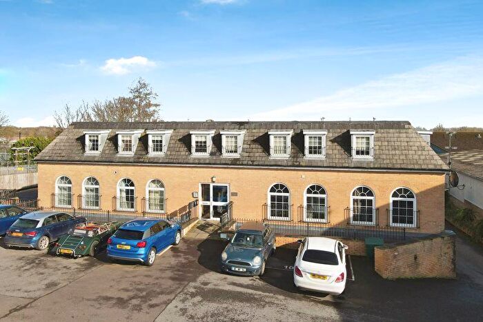 2 Bedroom Flat For Sale In Longwood House, Cirencester, GL7
