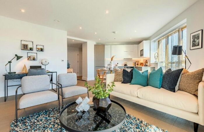 2 Bedroom Flat To Rent In Kew Bridge, London, TW8