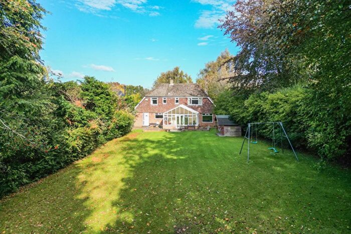 4 Bedroom Detached House For Sale In Wigton Lane, Leeds, LS17