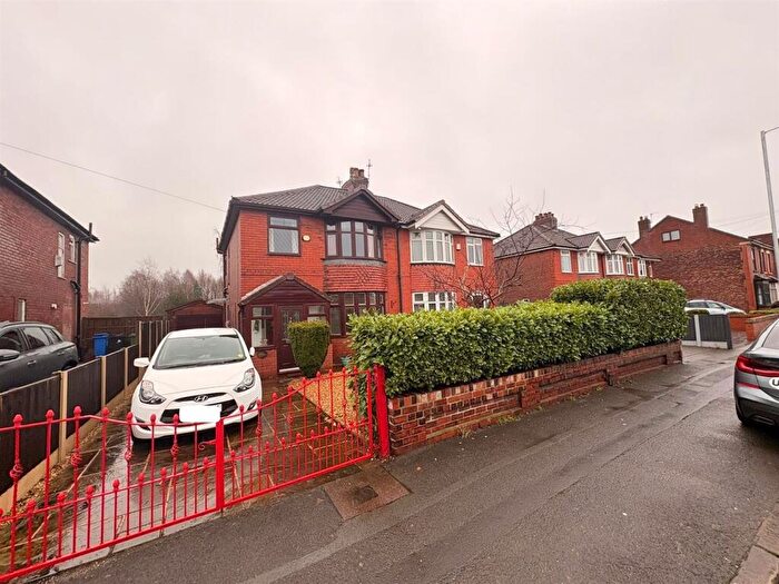 3 Bedroom Semi Detached House For Sale In Cheetham Hill Road, Dukinfield, SK16