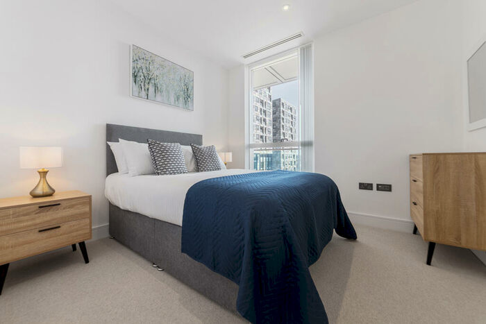 2 Bedroom Apartment To Rent In Harbour Way, London, E14