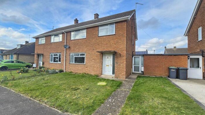 3 Bedroom Semi-Detached House For Sale In The Hoplands, Sleaford, NG34