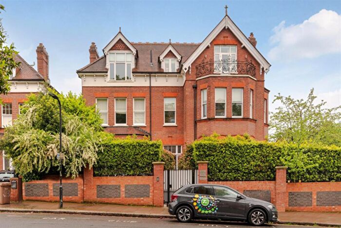 3 Bedroom Flat To Rent In Redington Road, Hampstead, NW3
