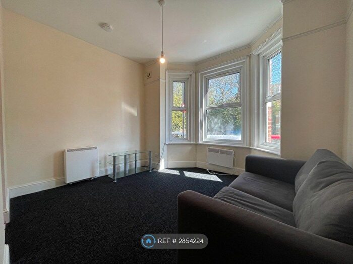 1 Bedroom Flat To Rent In Silverdale Road, Southampton, SO15