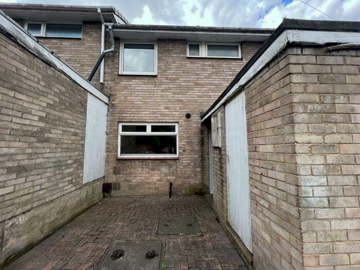 3 Bedroom Terraced House To Rent In Cross Hills Drive, Kippax, LS25