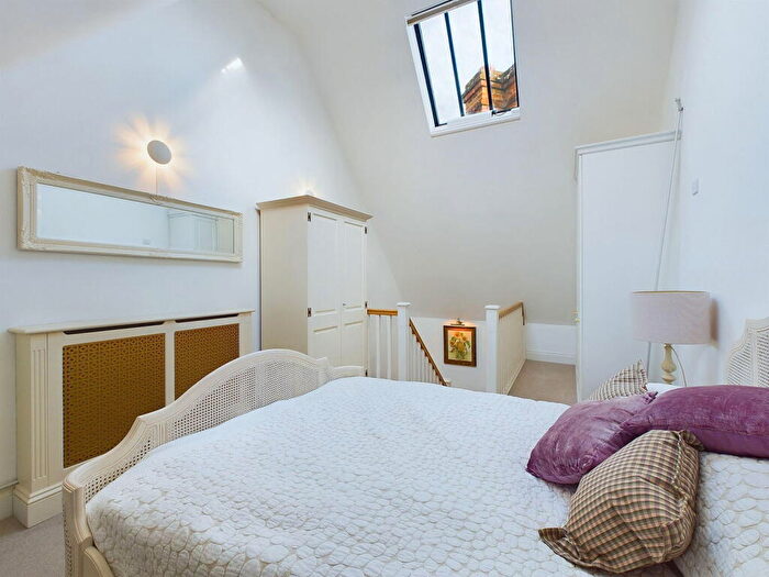 2 Bedroom Duplex For Sale In Stane Street, Billingshurst, West Sussex, RH14