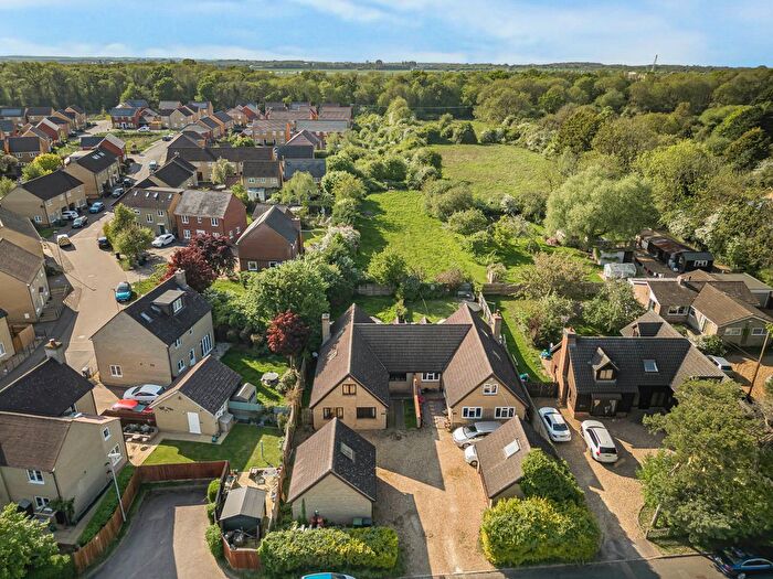 4 Bedroom Semi-Detached House For Sale In West Drive, Highfields Caldecote, CB23