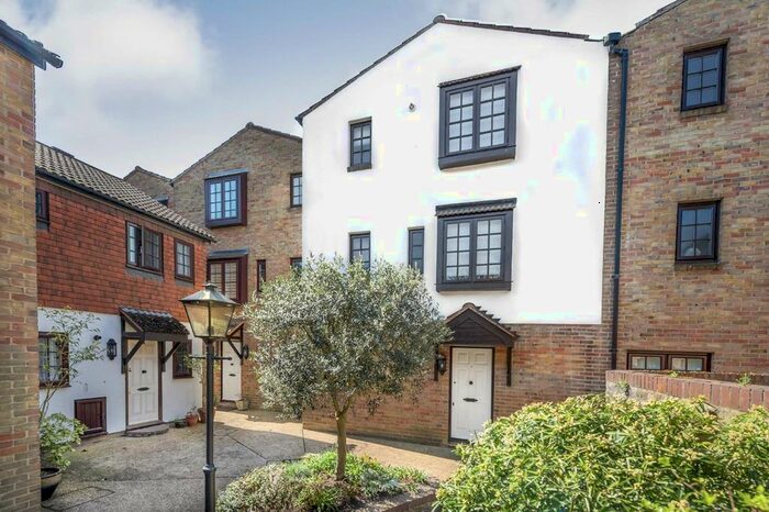 4 Bedroom Property To Rent In The Farthings, Kingston Upon Thames, KT2