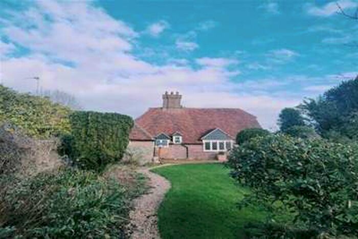 3 Bedroom Cottage To Rent In Stunts Green, Herstmonceux, BN27