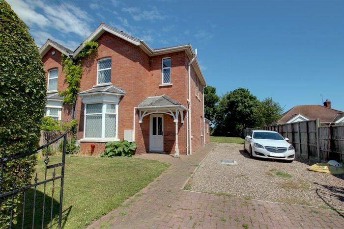 4 Bedroom Semi-Detached House For Sale In Strubby Road, Maltby Le Marsh, Alford, LN13