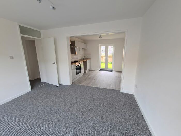 2 Bedroom Flat To Rent In Adelphi Lane, Paignton, TQ4