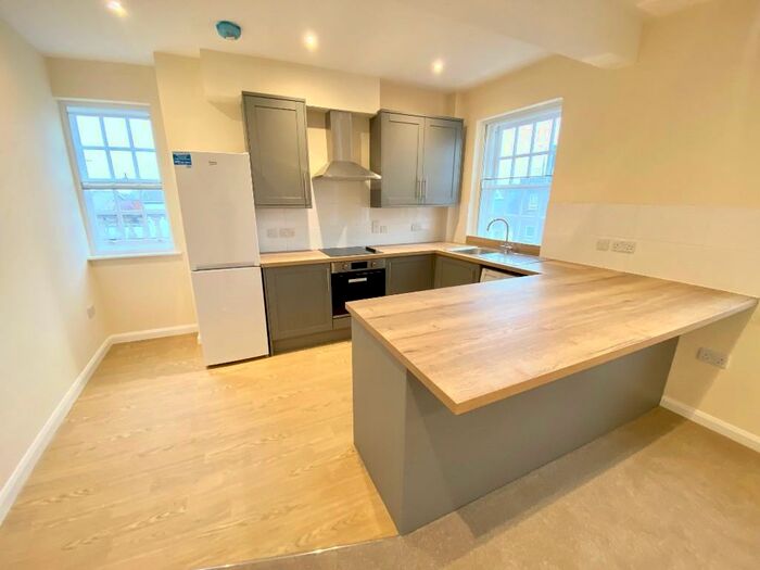 1 Bedroom Flat To Rent In High Street, Christchurch, Dorset, BH23