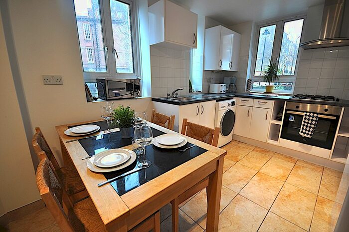 5 Bedroom Flat To Rent In North Gower Street, Drummond Street, Euston, Camden, Regents Park, Bloomsbury, Warren Street, London, NW1