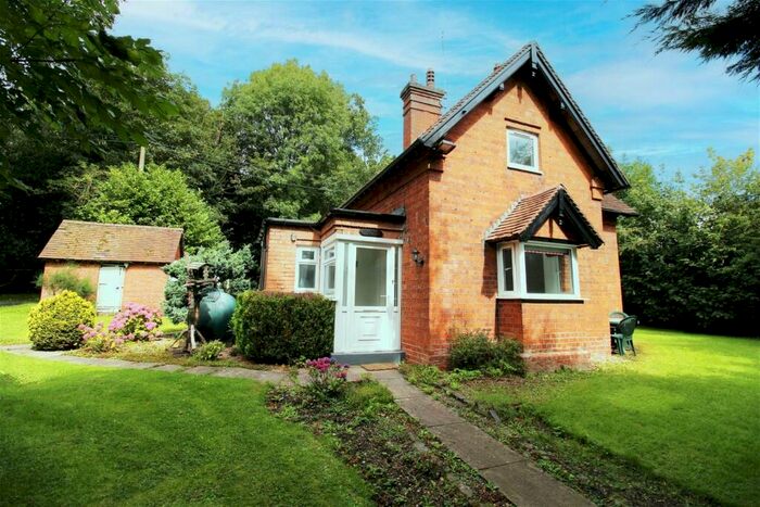 3 Bedroom Detached House To Rent In Brockhill Lane, Alvechurch, Birmingham, B48