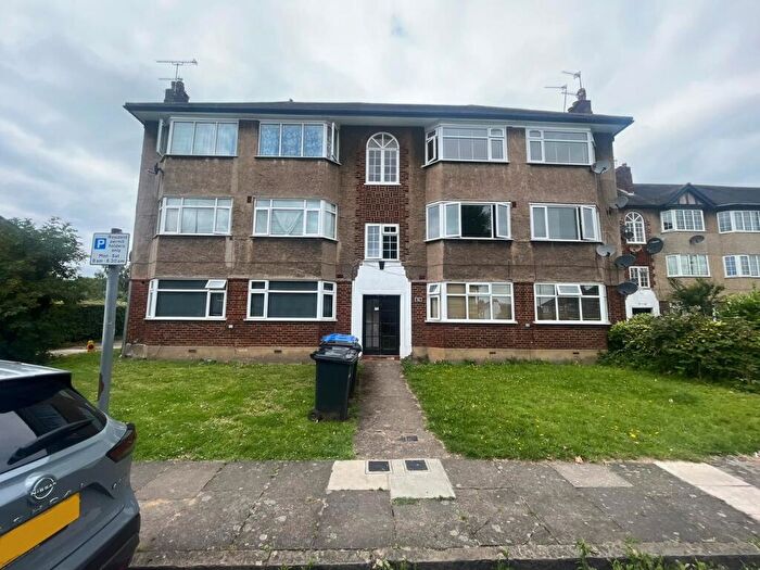 2 Bedroom Flat To Rent In Beresford Gardens, EN1