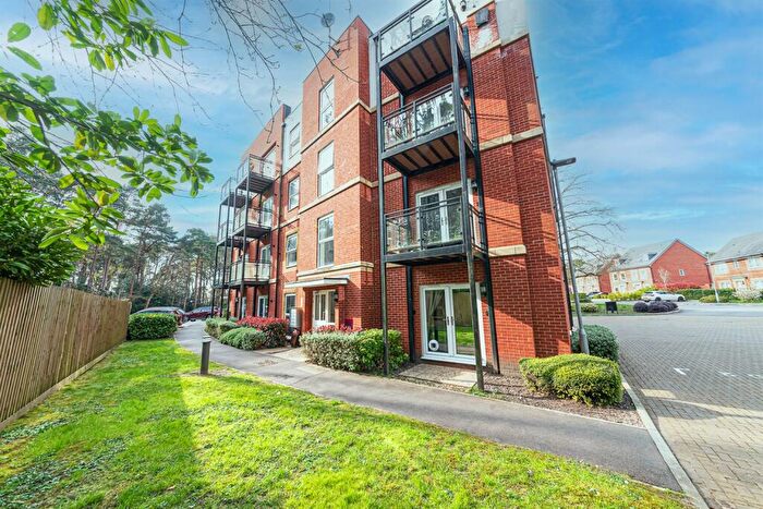 2 Bedroom Apartment To Rent In Edrich Grange, Crowthorne, RG45
