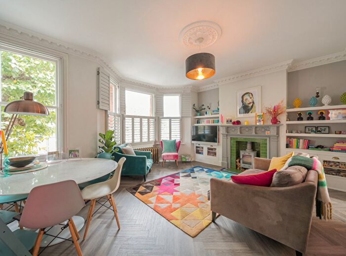 2 Bedroom Flat For Sale In Radcliffe Avenue, London, NW10