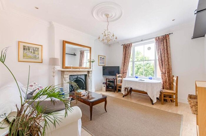 2 Bedroom Flat To Rent In Cromwell Crescent, Earls Court, SW5