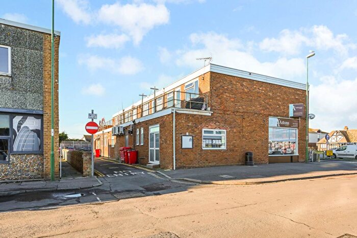 2 Bedroom Flat To Rent In New Parade, East Wittering, PO20