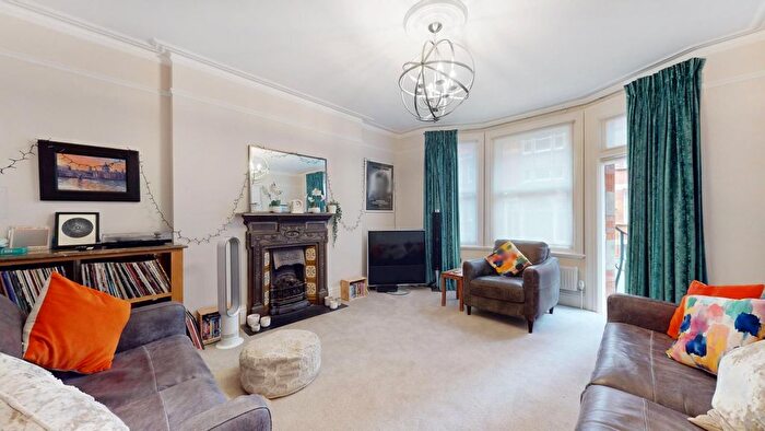 3 Bedroom Flat For Sale In Clarence Gate Gardens, Glentworth Street, London, NW1