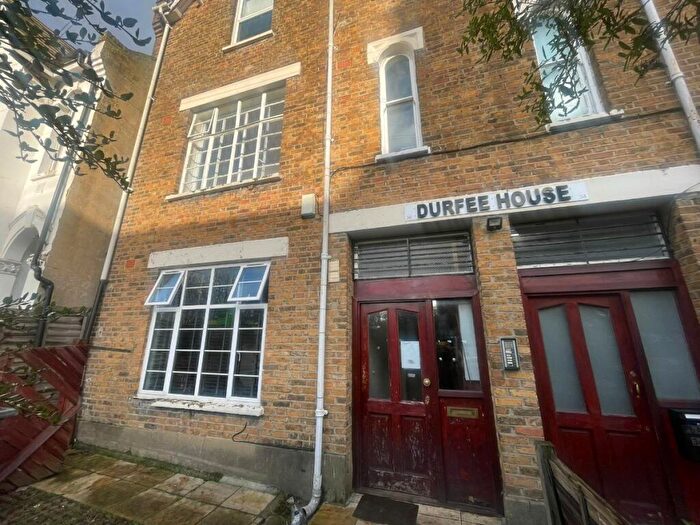 3 Bedroom Flat To Rent In Flat, N19