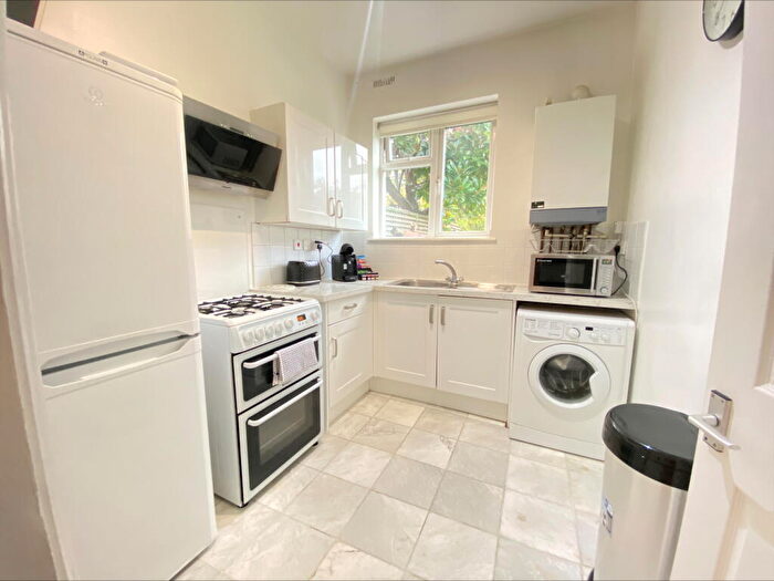 1 Bedroom Flat To Rent In Glycena Road, SW11