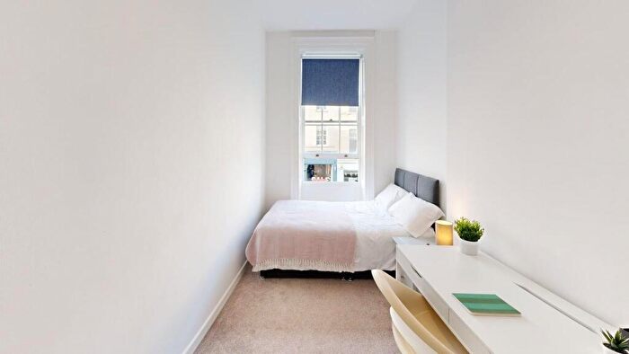 3 Bedroom Flat To Rent In /, Park Street, BS1