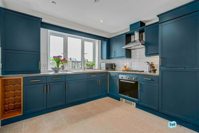 2 Bedroom Property To Rent In Rubens Place, London, SW4