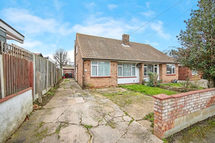 3 Bedroom Bungalow For Sale In Windmill Park, Clacton-On-Sea, CO15