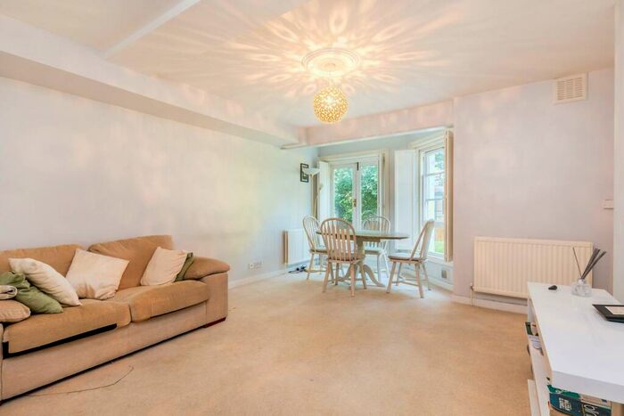 2 Bedroom Flat To Rent In Bramley Hill, South Croydon, CR2