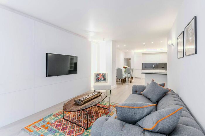 2 Bedroom Flat To Rent In Bryanston Mews East, Marylebone, London, W1H