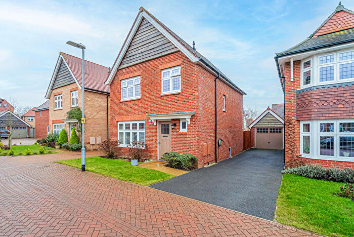 3 Bedroom Detached House For Sale In Magpie Meadows, Caddington, Luton, Bedfordshire, LU1