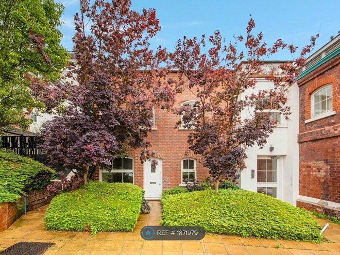 2 Bedroom Maisonette To Rent In The Renovation, London, E16