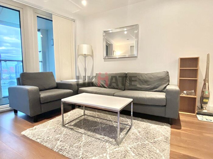 3 Bedroom Flat To Rent In Talisman Tower, Lincoln Plaza, E14