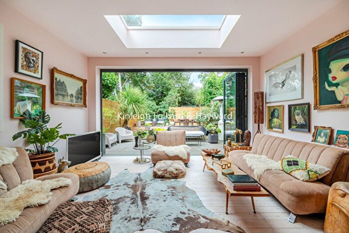 2 Bedroom Flat For Sale In Tetherdown, London, N10