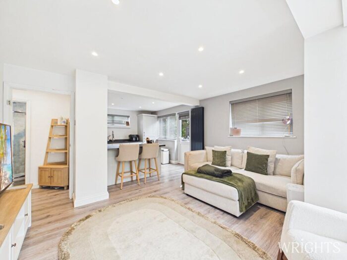 2 Bedroom Detached House For Sale In Cloverfield, Welwyn Garden City, AL7