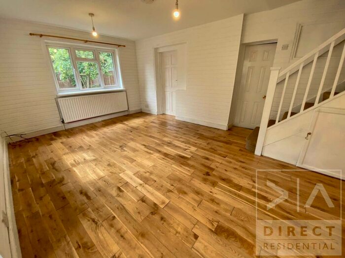 1 Bedroom Flat To Rent In The Parade, Epsom, KT18