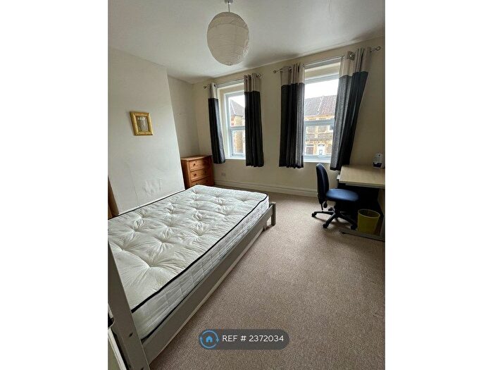 3 Bedroom Semi-Detached House To Rent In Coronation Avenue, Bath, BA2