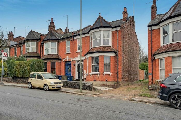 2 Bedroom Flat To Rent In Dollis Road, Finchley Central, N3