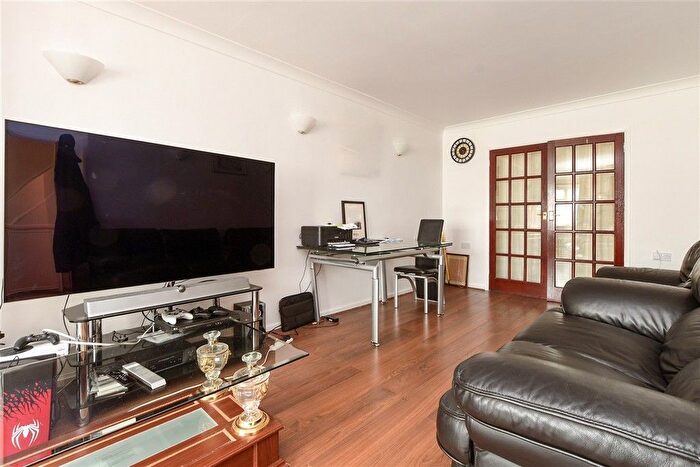 3 Bedroom Semi Detached House For Sale In Stuart Evans Close, Welling, Kent, DA16