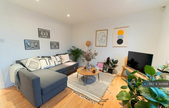 2 Bedroom Flat To Rent In Manse Road, London, N16