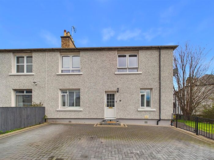 2 Bedroom Flat For Sale In A Murray Crescent, Perth, PH2